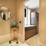 Palazzo Dell'albero D'oro شقة *