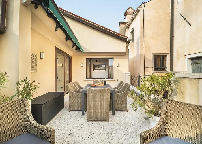 Palazzo Dell'albero D'oro