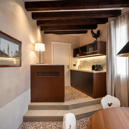 Palazzo Dell'albero D'oro *